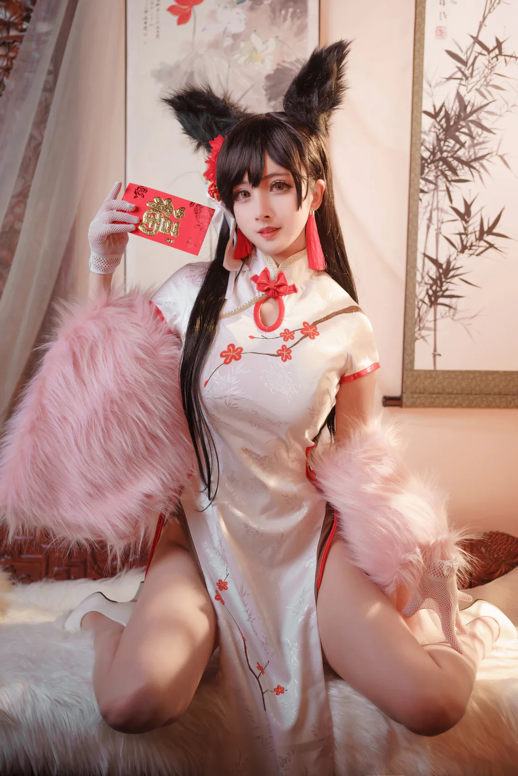 Rioko凉凉子,凉凉子Rioko黑发狐耳白色梅花旗袍粉色毛领近景 Rioko凉凉子,凉凉子Rioko黑发狐耳白色梅花旗袍粉色毛领近景